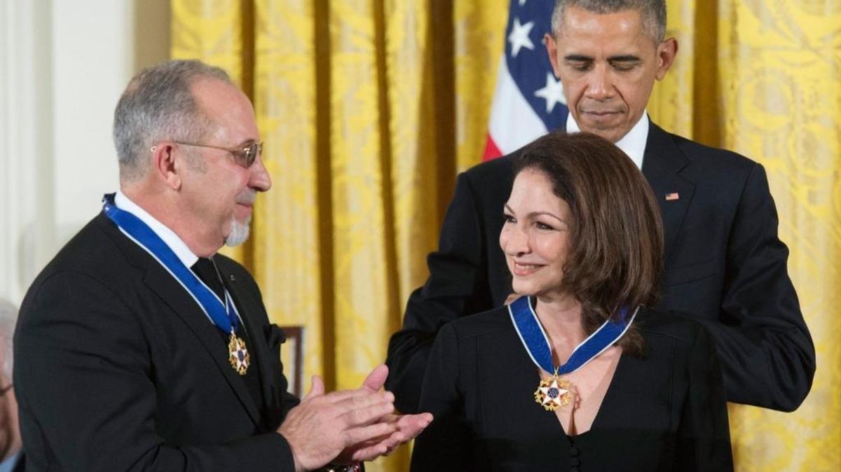 Gloria y Emilio Estefan reciben la Medalla de la Libertad de manos del presidente Barack Obama el 24 de noviembre del año pasado, en una ceremonia en la Casa Blanca.