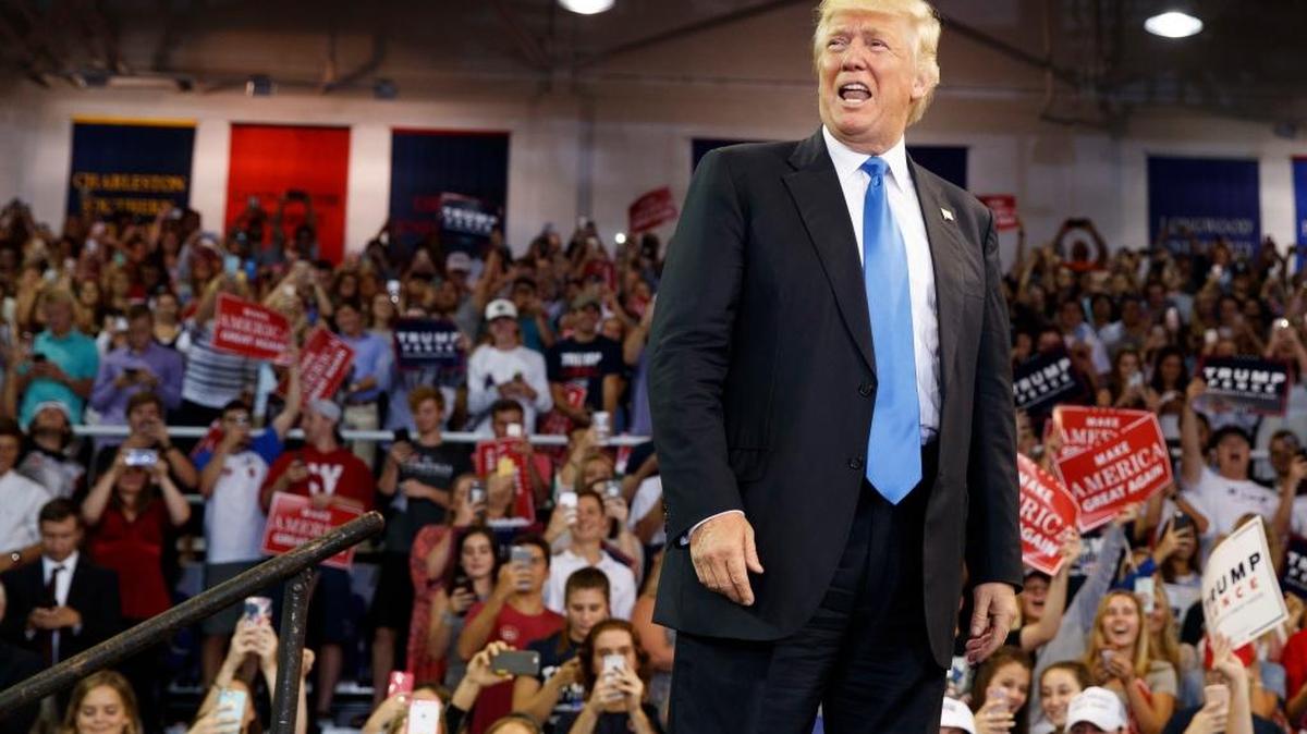 El candidato republicano Donald Trump habla en la Universidad de High Point, en Carolina del Norte, este martes.
