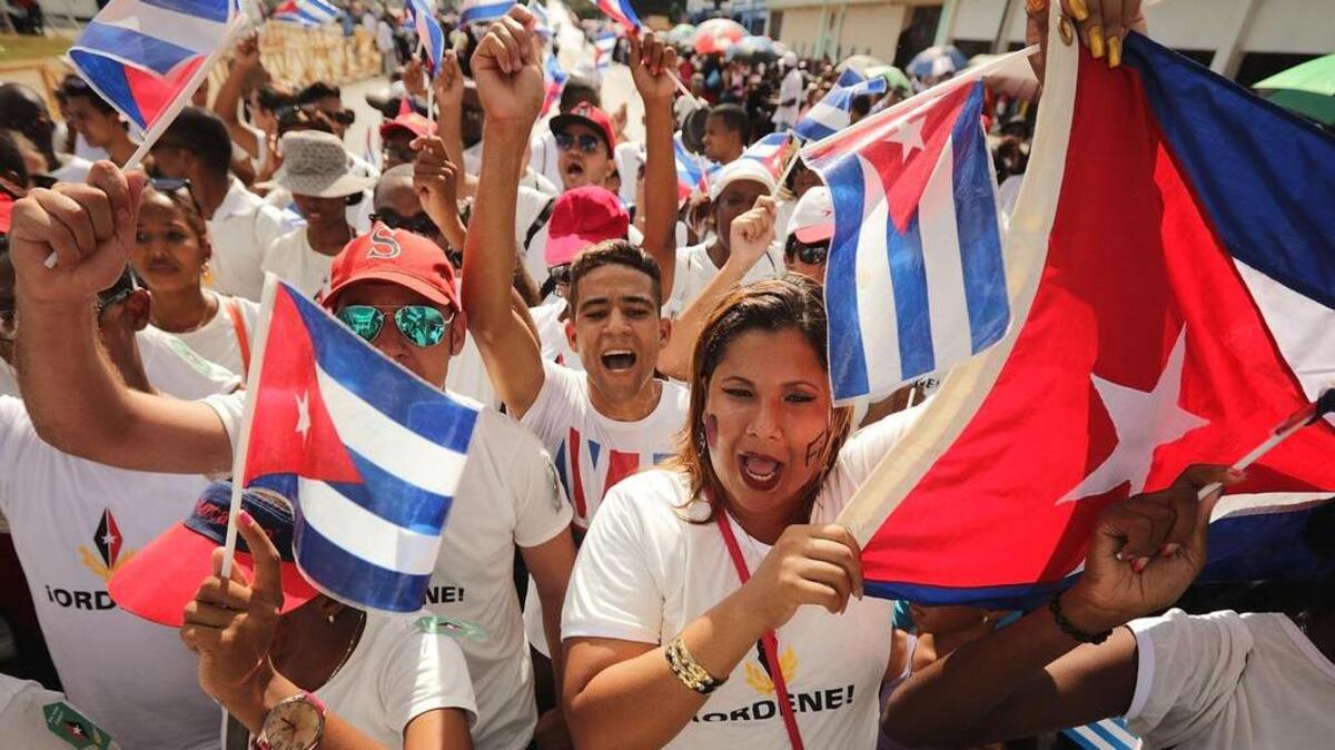 Jóvenes cubanos se reúnen en la Plaza de la Revolución, en La Habana, coreando ‘Yo soy Fidel’ el pasado 3 de diciembre.