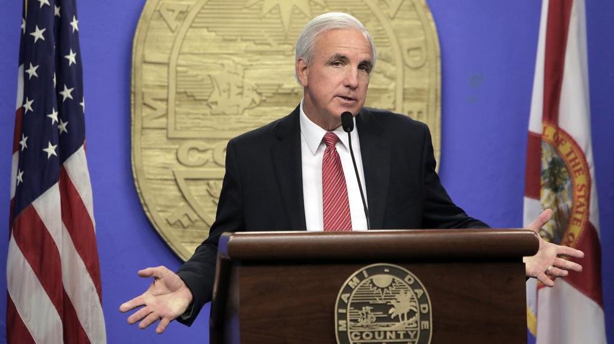 El alcalde del condado Miami-Dade, Carlos Giménez, quiere cobrar un salario anual de $324,000.