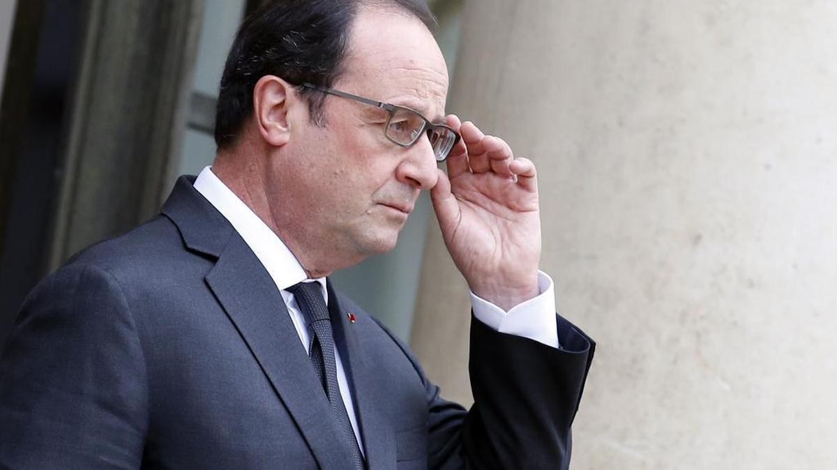 El presidente François Hollande ordenó ataques aéreos contra posiciones de ISIS a raíz de los atentados en París.