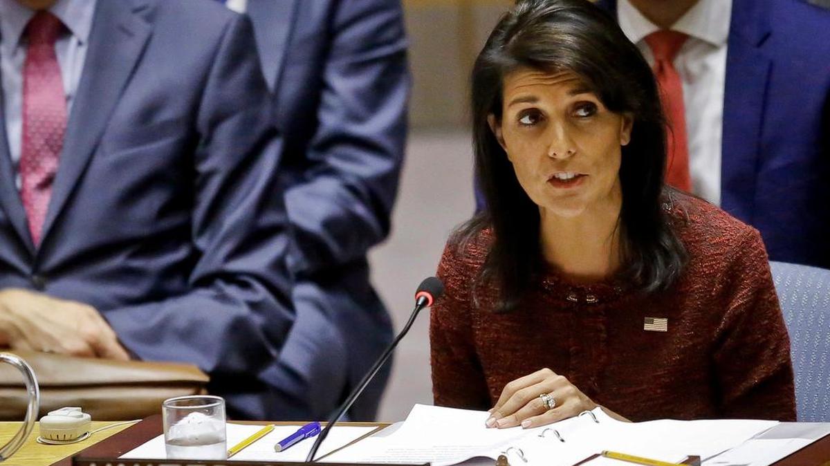 La embajadora de EEUU en la ONU, Nikki Haley, se dirige al Consejo de Seguridad. El 1 de noviembre, EEUU votó en contra de una resolución del organismo mundial condenando el embargo a Cuba.