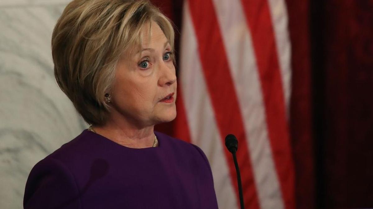 La ex secretaria de Estado Hillary Clinton recibió casi 2.9 millones de votos más que el presidente electo Donald Trump en las recientes elecciones.