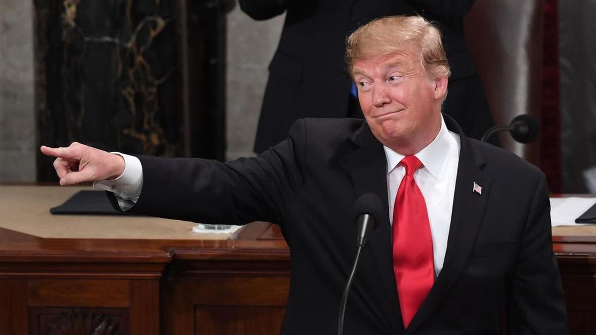 El presidente Donald Trump saluda durante su discurso del Estado de la Unión ante el Congreso, el pasado 5 de febrero.