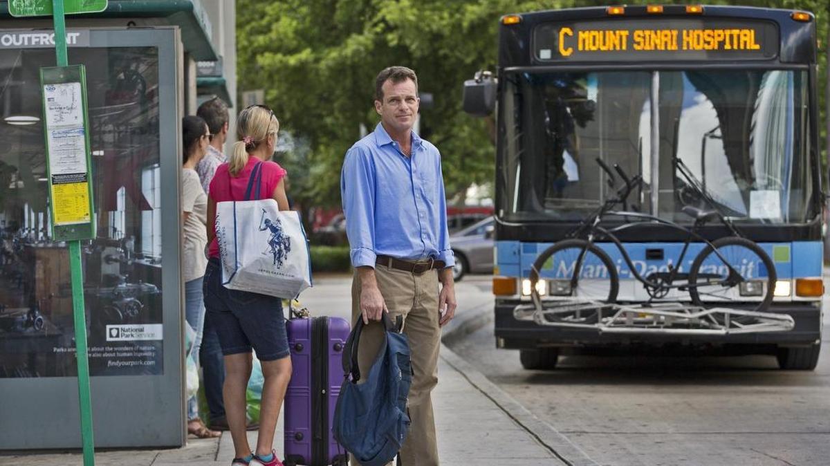 Muchos usuarios del transporte público en Miami-Dade se quejan de las demoras en el servicio de autobuses.