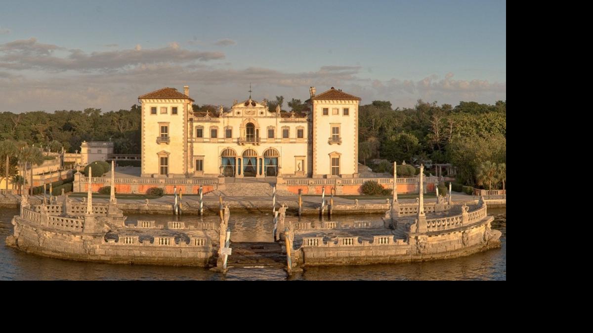 
El Palacio de Vizcaya, una joya arquitectónica de principios del siglo XX, se alza junto a la bahía de Biscayne.
