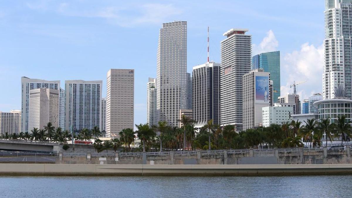 El impresionante paisaje urbano del downtown de Miami se aprecia desde el Parque de los Museos, en esta imagen del 2015.