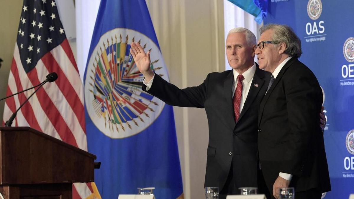 El vicepresidente de EEUU, Mike Pence, visto aquí junto al secretario general de la Organización de Estados Americanos, Luis Almagro, le pidió a la OEA el 7 de mayo de 2018 que suspendan a Venezuela del organismo, al considerar que el Gobierno de Nicolás Maduro ha convertido al país en una “dictadura”.