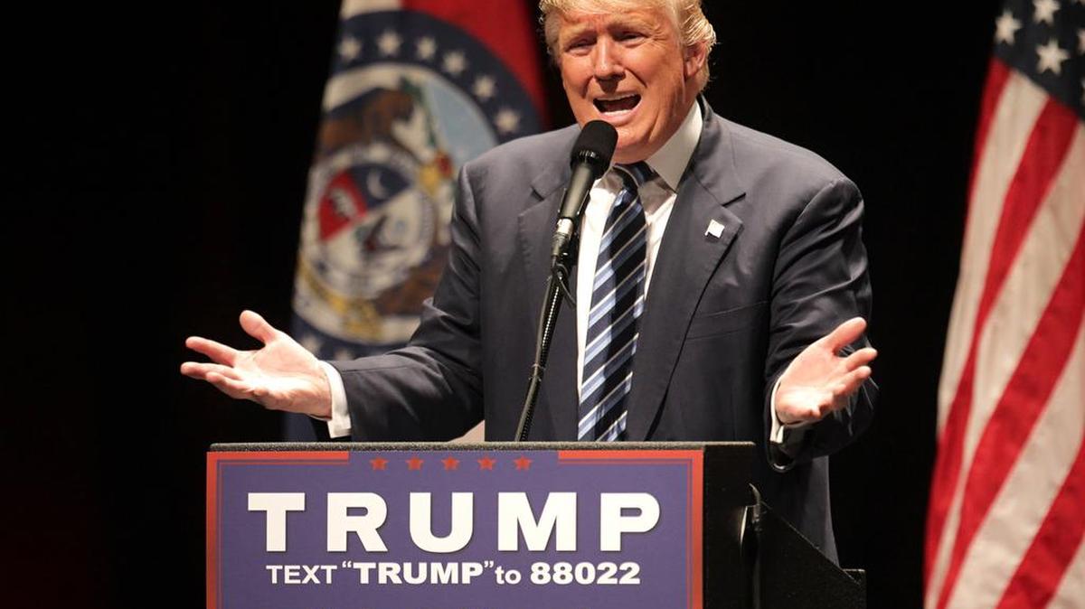 El candidato republicano Donald Trump pronuncia un discurso en un acto de su campaña electoral en St. Louis, Missouri, el viernes pasado.
