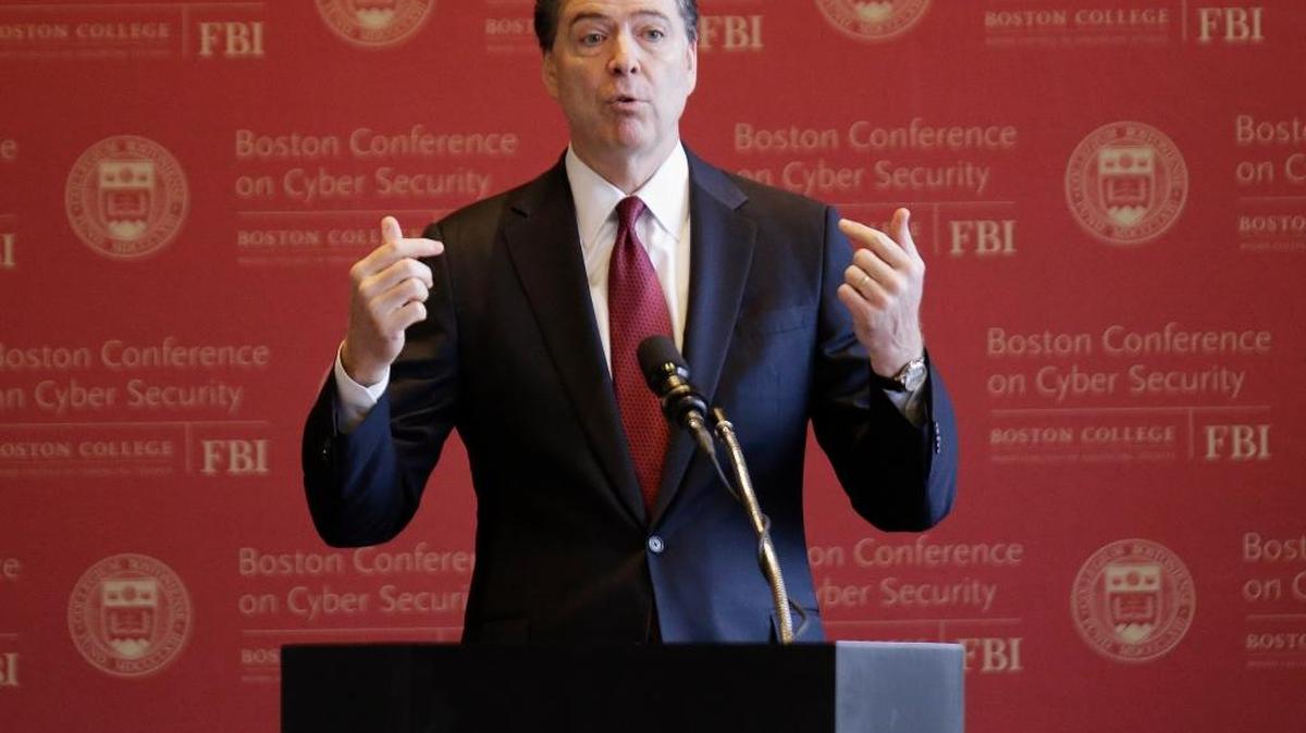 James B. Comey, director del FBI, habla sobre seguridad en Internet en una conferencia en Boston, el 8 de marzo.