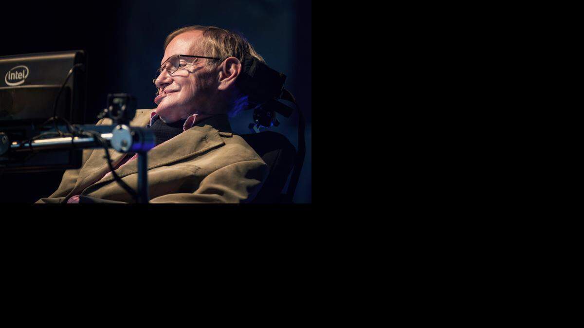 
El físico británico Stephen Hawking da una conferencia en el Festival Starmus, en Tenerife, Islas Canarias, el 23 de septiembre.

