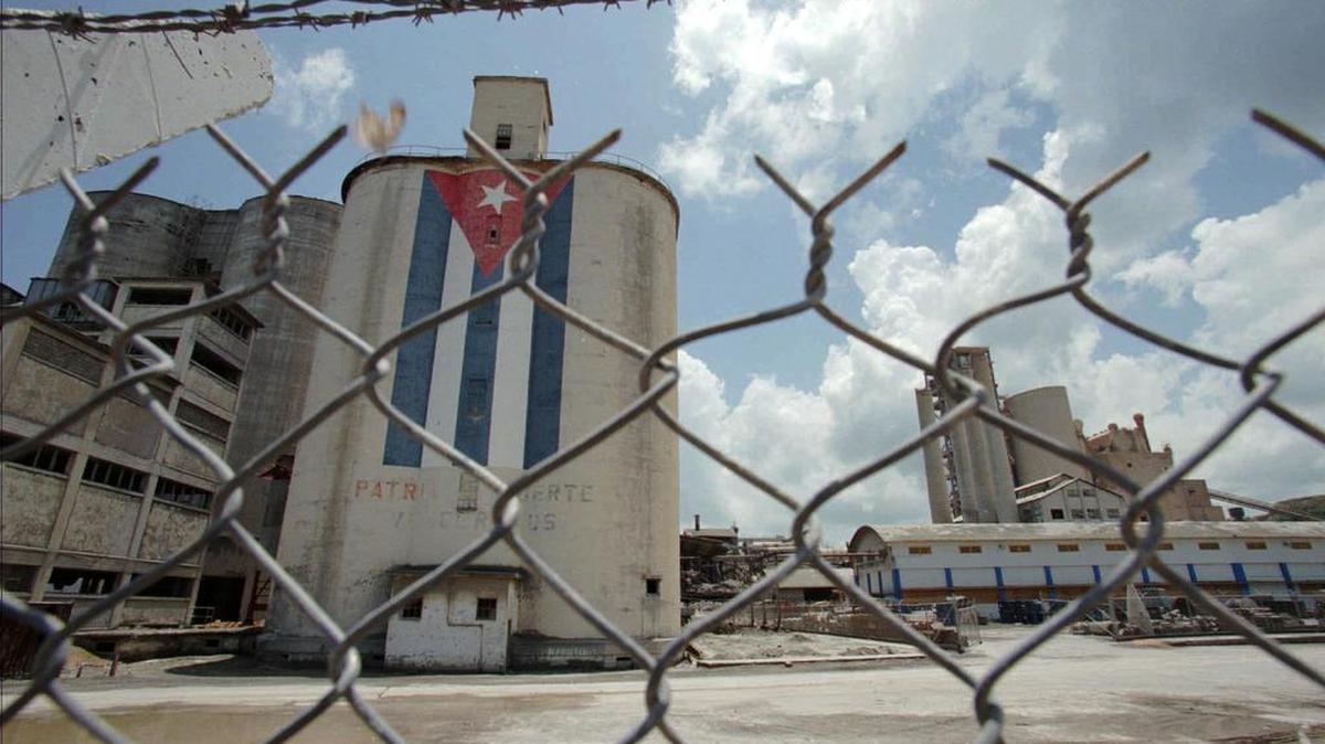 Lone Star Industries, una empresa de Connecticut, era el dueño de esta fábrica de cemento que fue nacionalizada por el régimen cubano, en Mariel.