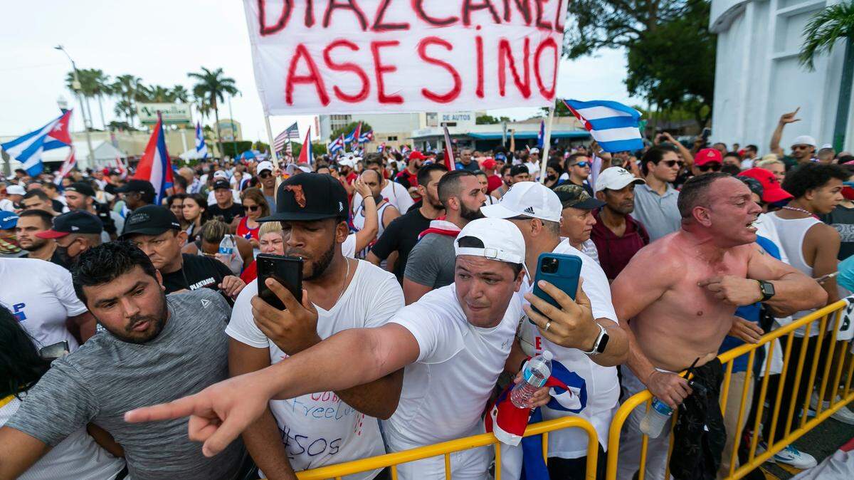 EN MIAMI, cientos de personas participaron en una manifestación en apoyo a las protestas en Cuba, el miércoles 14 de julio, 2021 en La Pequeña Habana de Miami.