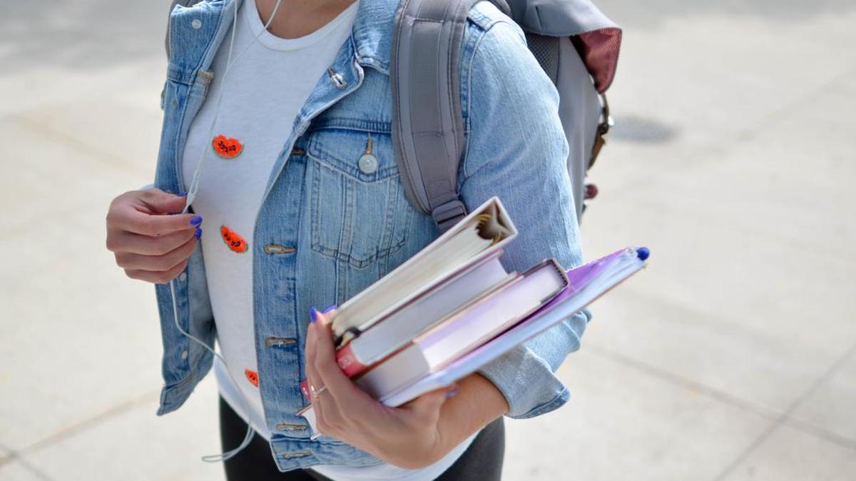 El “paquete de enseñanza” preparado en Miami-Dade para estudiantes inmigrantes recién llegados es inferior y no garantiza que tengan igualdad de oportunidades, escribe el periodista Emilio J. Sánchez.