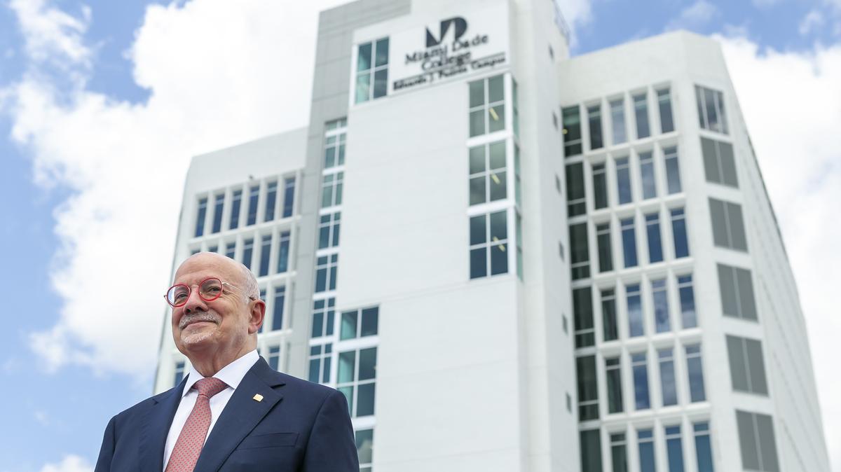 El presidente del Miami Dade College, Eduardo J. Padrón, asiste a la ceremonia en donde el Recinto InterAmerican en La Pequeña Habana fue rebautizado con su nombre, en esta foto de archivo el 17 de mayo de 2019.