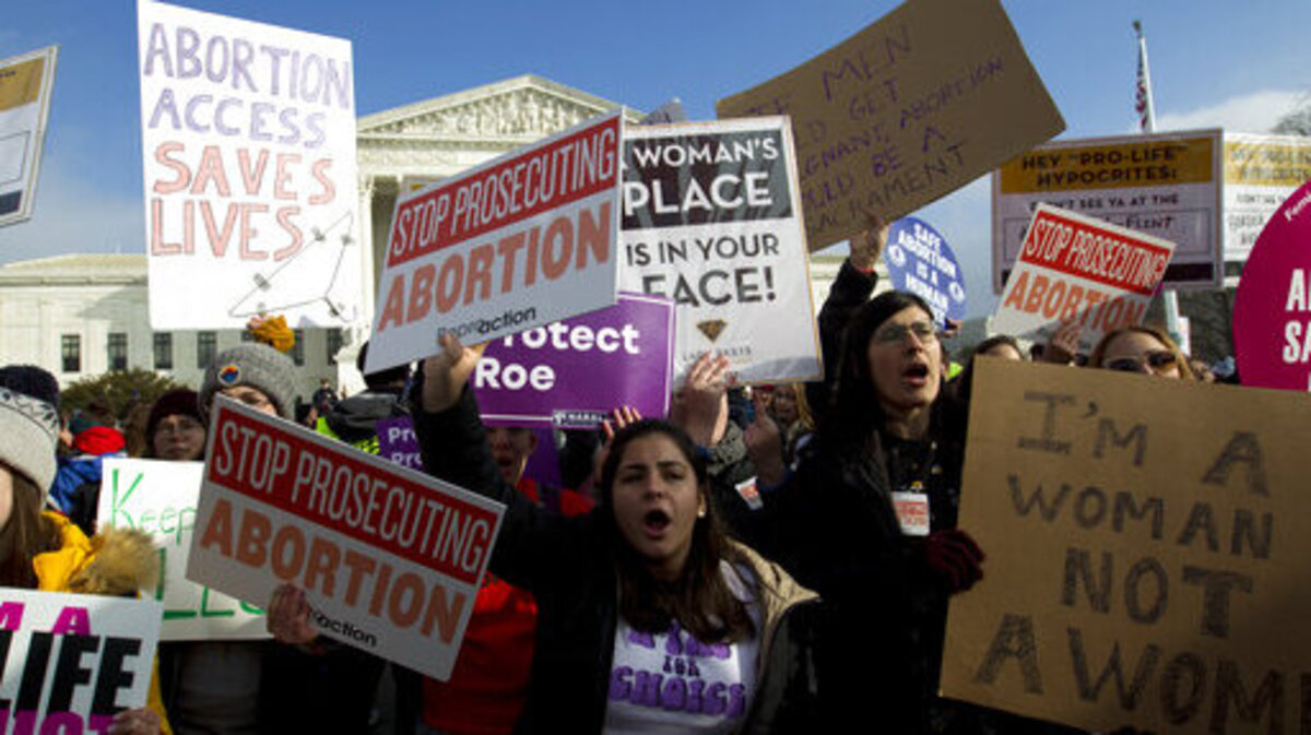 Activistas a favor del derecho al aborto protestan frente a la Corte Suprema de EEUU, en Washington D.C., el 18 de enero de 2019.