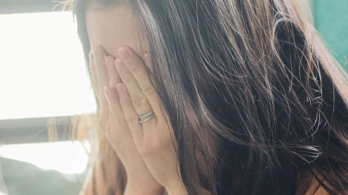 Cualquiera puede llorar en el trabajo, y lo que comunica es que somos humanos, rebaja la ansiedad, desahoga, reduce el estrés, libera la opresión, y nos hace sentir mejor.