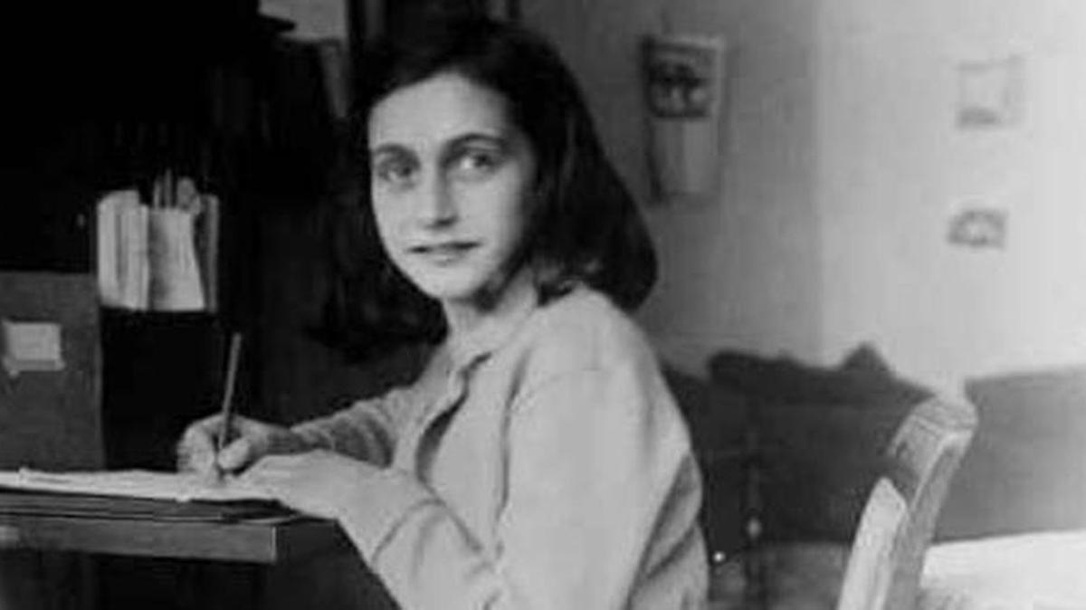 La niña judía Anna Frank, víctima del Holocausto nazi, escribió un diario que conmovió al mundo.