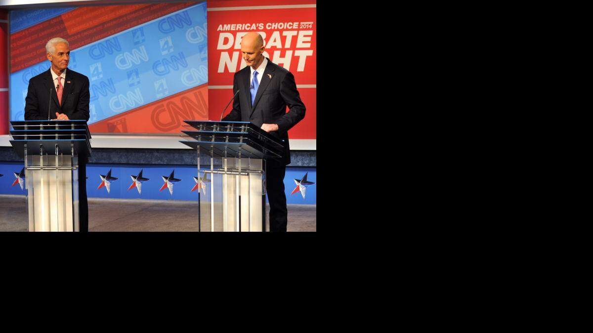 
El candidato demócrata Charlie Crist (izq.) y el gobernador republicano de la Florida, Rick Scott, sostienen un debate el 21 de octubre en los estudios del canal 4 en Jacksonville.
