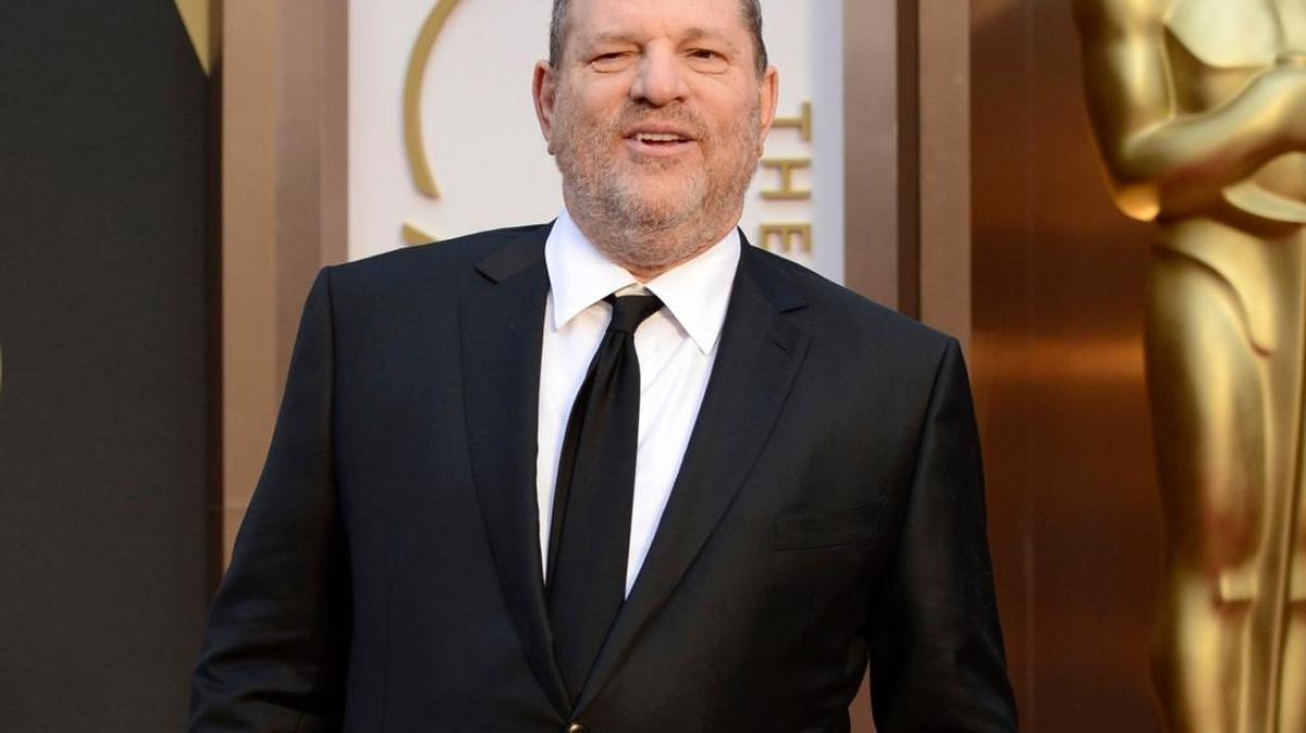 El productor de cine Harvey Weinstein llega a la ceremonia de los premios Oscar en Los Angeles, en marzo del 2014. Weinstein ha sido acusado de numerosos casos de acoso sexual e incluso de violación.