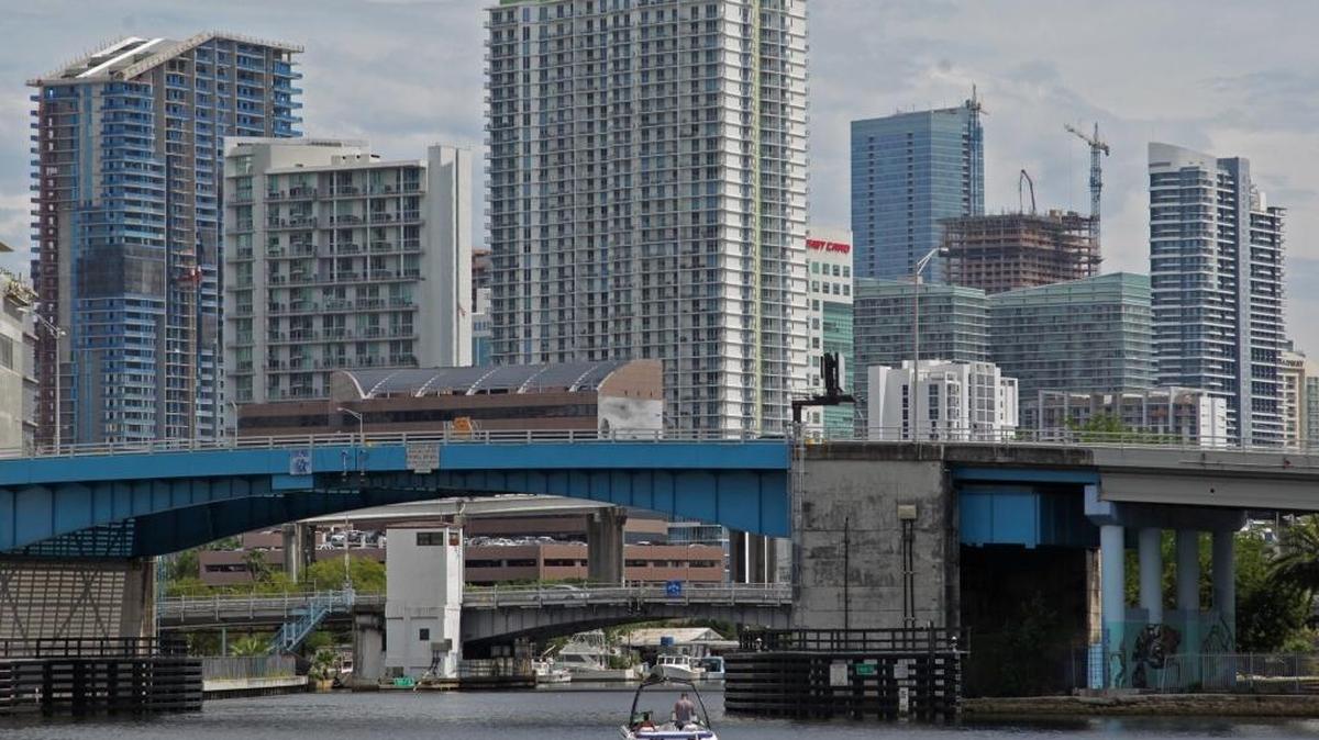
El área alrededor del río Miami está experimentando una notable y atractiva renovación urbana.
