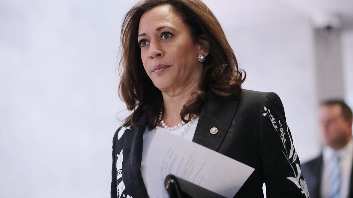 La senadora Kamala Harris, demócrata por California, quiere reformar el sistema nacional de fianzas.