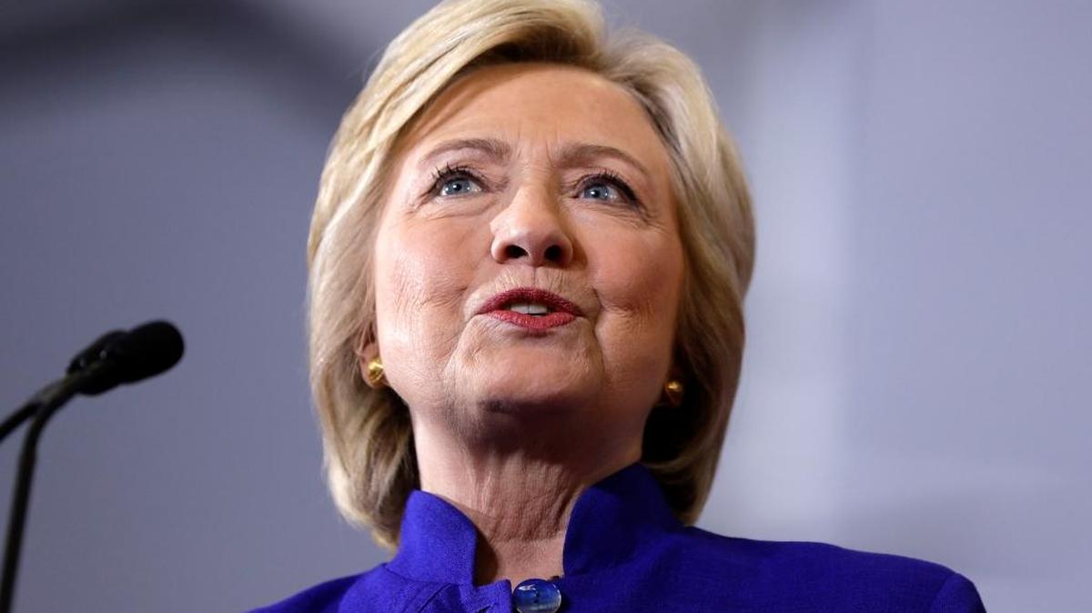 La candidata presidencial demócrata Hillary Clinton habla a sus partidarios en Orlando.