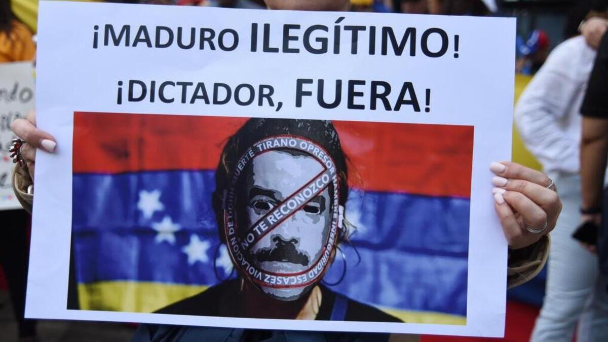 Cientos de miles de venezolanos salieron a protestar contra el régimen de Nicolás Maduro en varios países, incluyendo esta manifestación el miércoles frente a la Embajada de Venezuela en Ciudad de Guatemala.