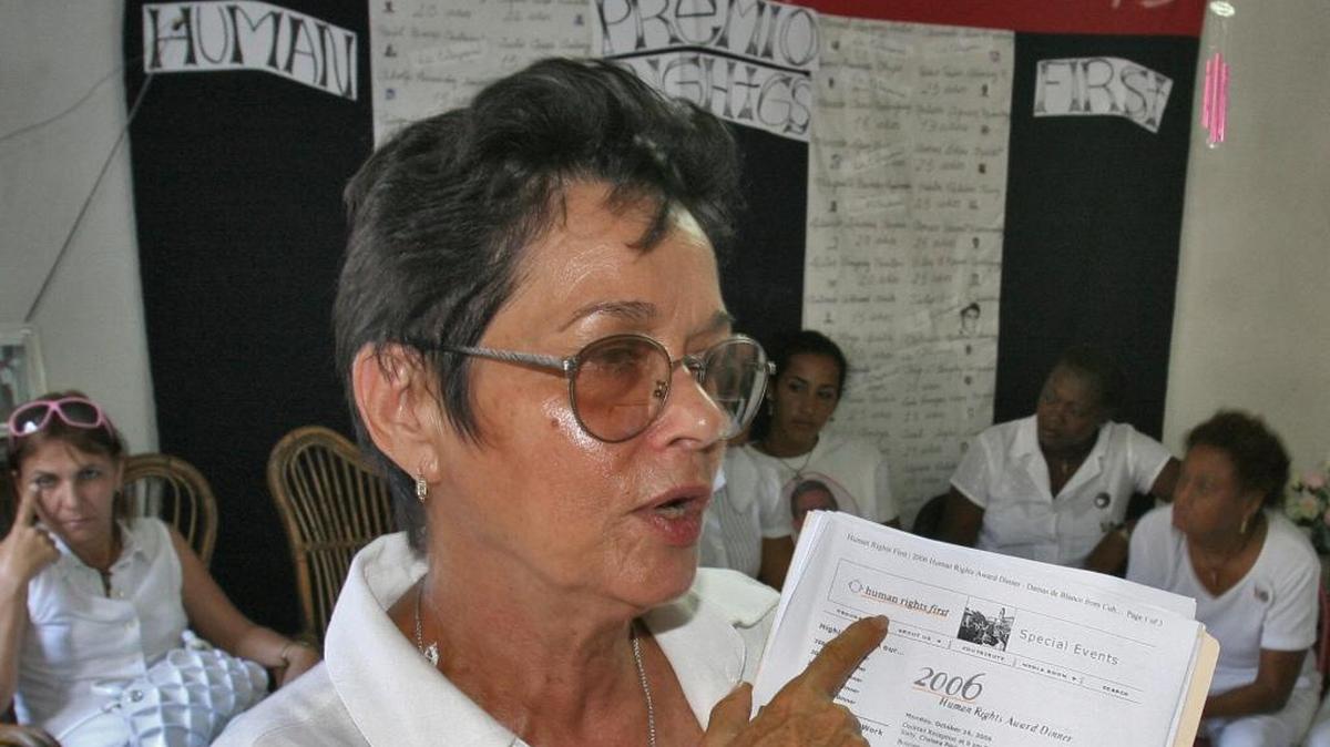 
La periodista independiente Miriam Leiva afirmó que su auto fue “interceptado estrepitosamente por la Seguridad del Estado”.
