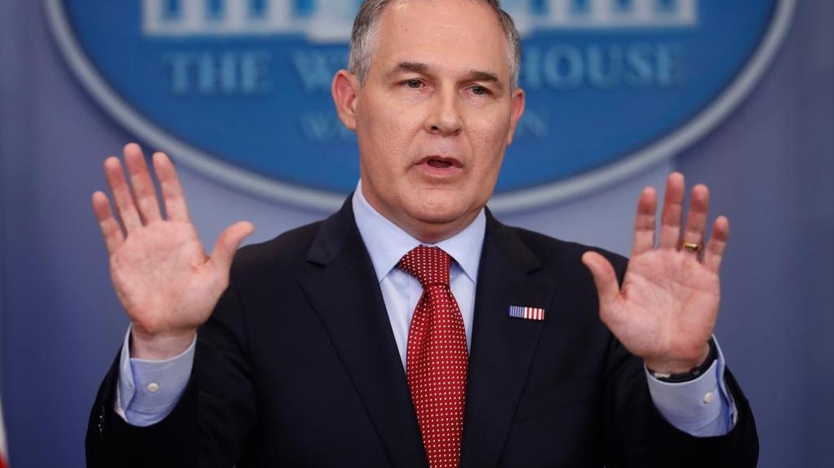El director de la Agencia de Protección Ambiental, Scott Pruitt, dio marcha atrás a medidas ambientalistas del presidente Barack Obama.