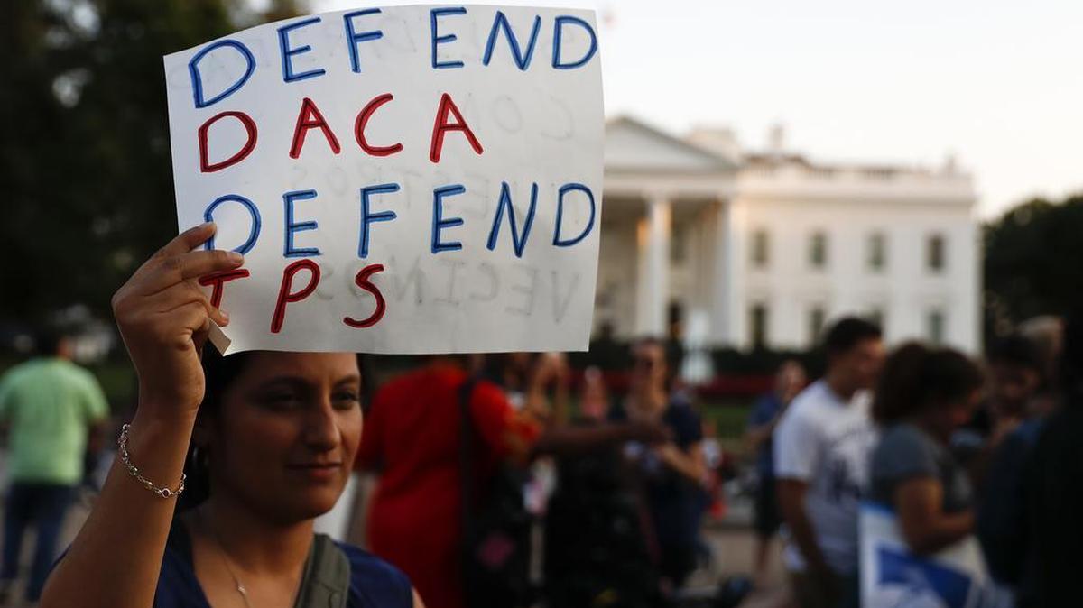 Manifestantes expresan su apoyo a los programas migratorios DACA y TPS en Washington, el pasado 4 de septiembre.