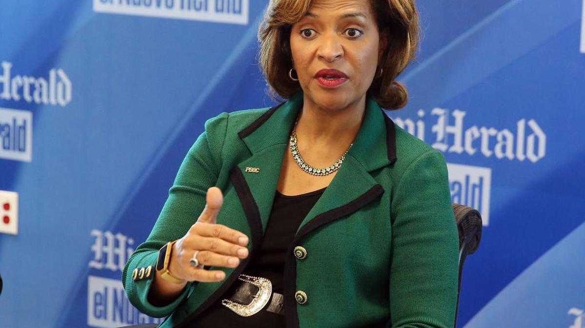 Ava Parker, presidenta del Palm Beach State College, habla con la Junta Editorial del Herald el jueves pasado.