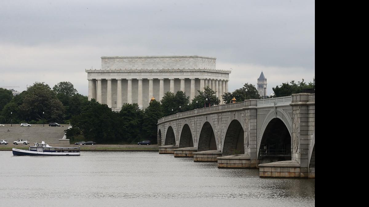 
El Memorial Bridge en Washington, sobre el río Potomac, necesita una reparación urgente.
