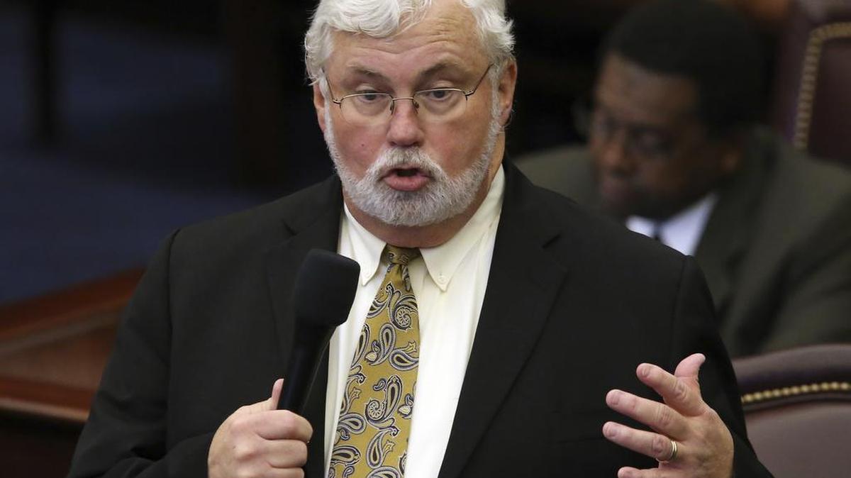 El senador Jack Latvala, republicano por Clearwater, renunció el miércoles tras recibir acusaciones de abuso sexual.