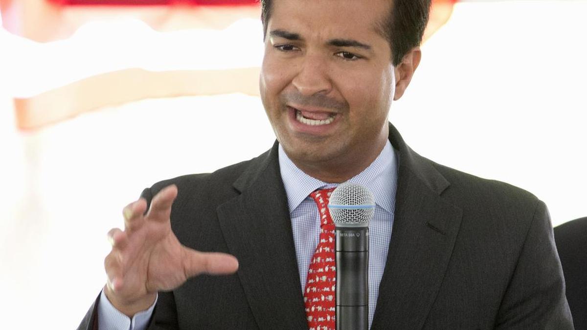 El Concilio Hispano del Congreso no aceptó al representante republicano de Miami Carlos Curbelo.