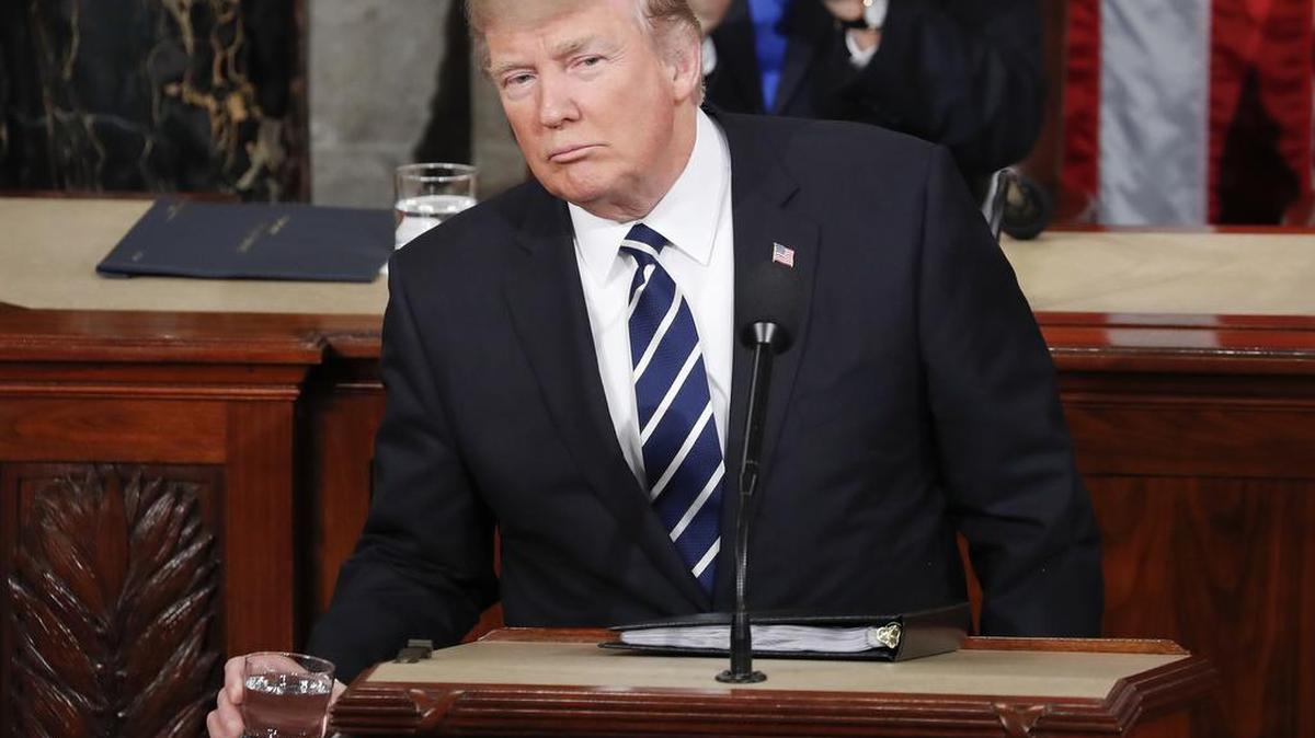 El presidente Donald Trump reiteró ante el Congreso que construirá un muro en la frontera sur.