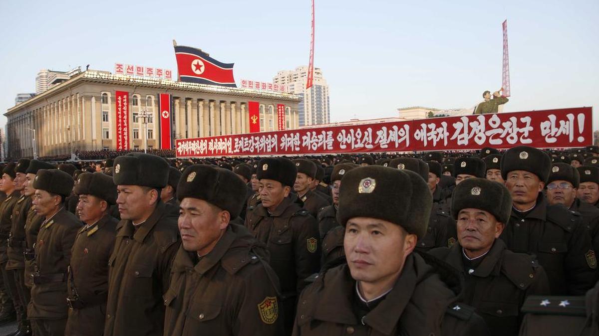 Militares norcoreanos se concentran el 1 de diciembre en la plaza Kim Il Sung, en Pyongyang, para mostrar su apoyo a la reciente prueba nuclear.