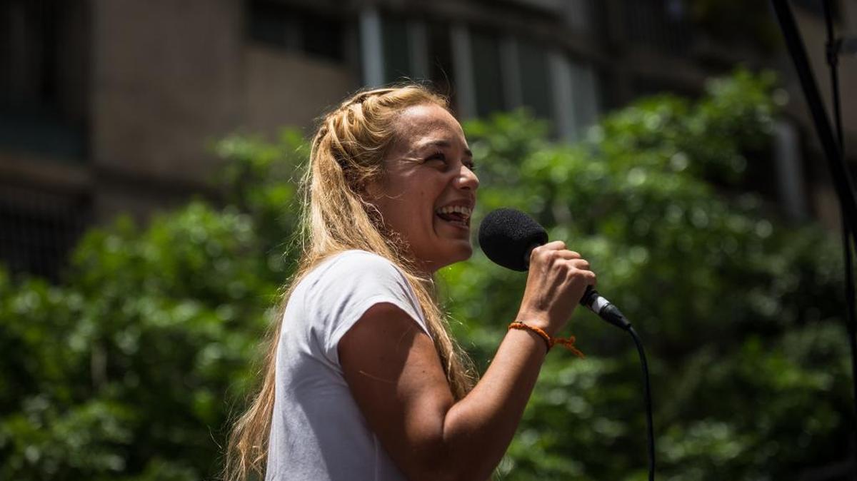 
Lilian Tintori, esposa del líder opositor encarcelado Leopoldo López, participa en una protesta en Caracas el pasado septiembre.
