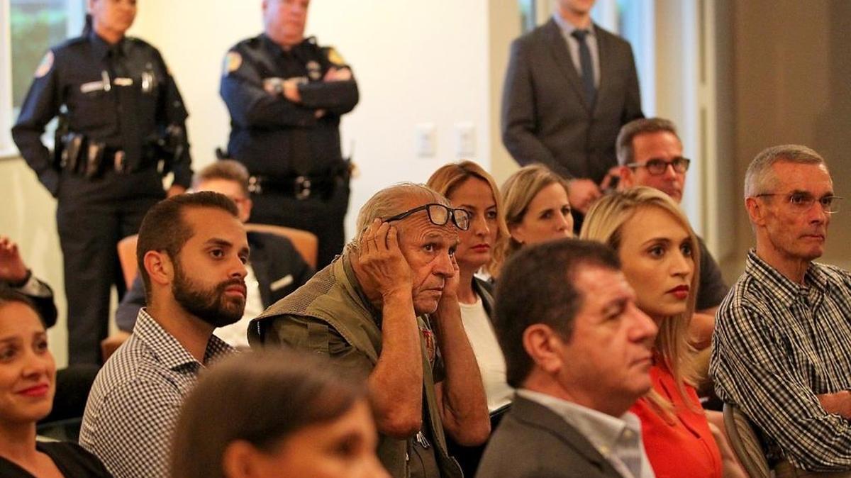 Propietarios del área de Brickell se reúnen con funcionarios públicos el 4 de mayo para discutir problemas relacionados con los condominios.