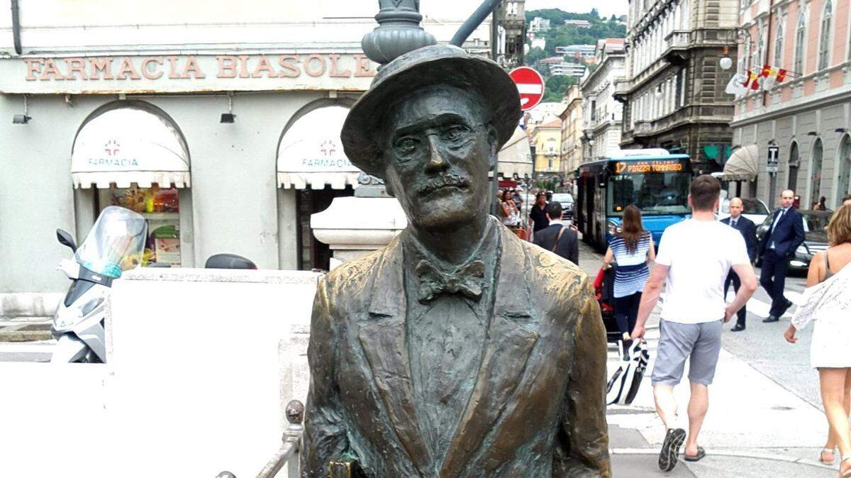 The 10-year-old statue of James Joyce with its shiny left shoulder on the Grand Canal in Trieste, Italy. (Bob Hoover/Pittsburgh Post-Gazette/MCT)