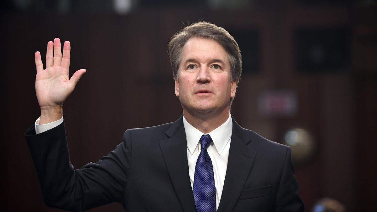 El juez Brett Kavanaugh presta juramento antes de rendir declaraciones ante el Comité Judicial del Senado, el 4 de septiembre de 2018.