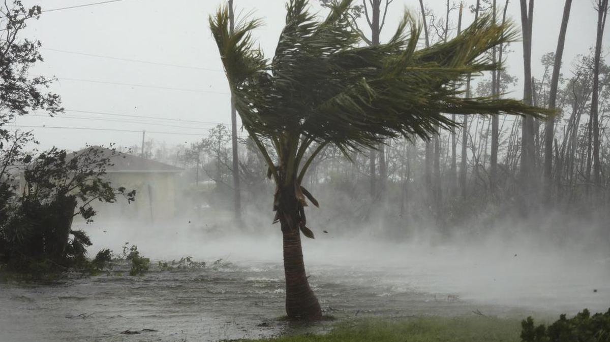 El catastrófico huracán Dorian generó inundaciones y destrucción el lunes 2 de septiembre en Freeport, en las Bahamas.
