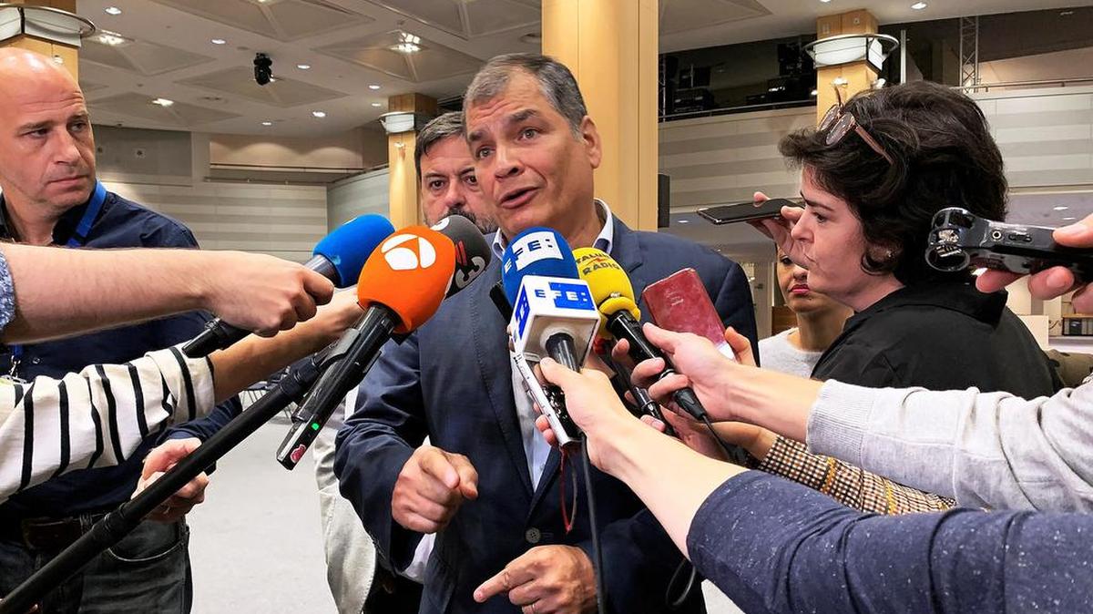 El ex presidente ecuatoriano Rafael Correa declara ante los medios este miércoles en Bruselas, para informar sobre la situación política en su país.