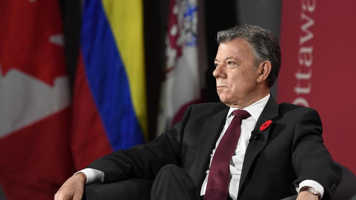 El presidente de Colombia, Juan Manuel Santos, ha recibido reconocimientos por haber firmado la paz con las FARC.