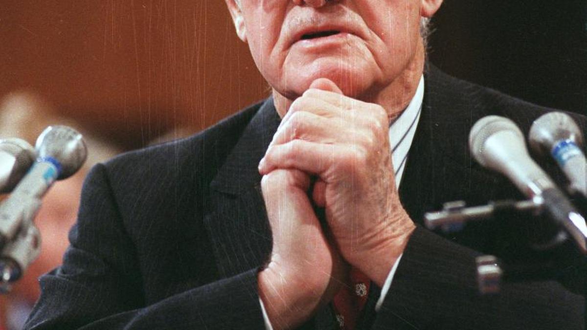 El historiador y diplomático George F. Kennan dio el nombre de “contención” a la estrategia norteamericana de política exterior durante la Guerra Fría.