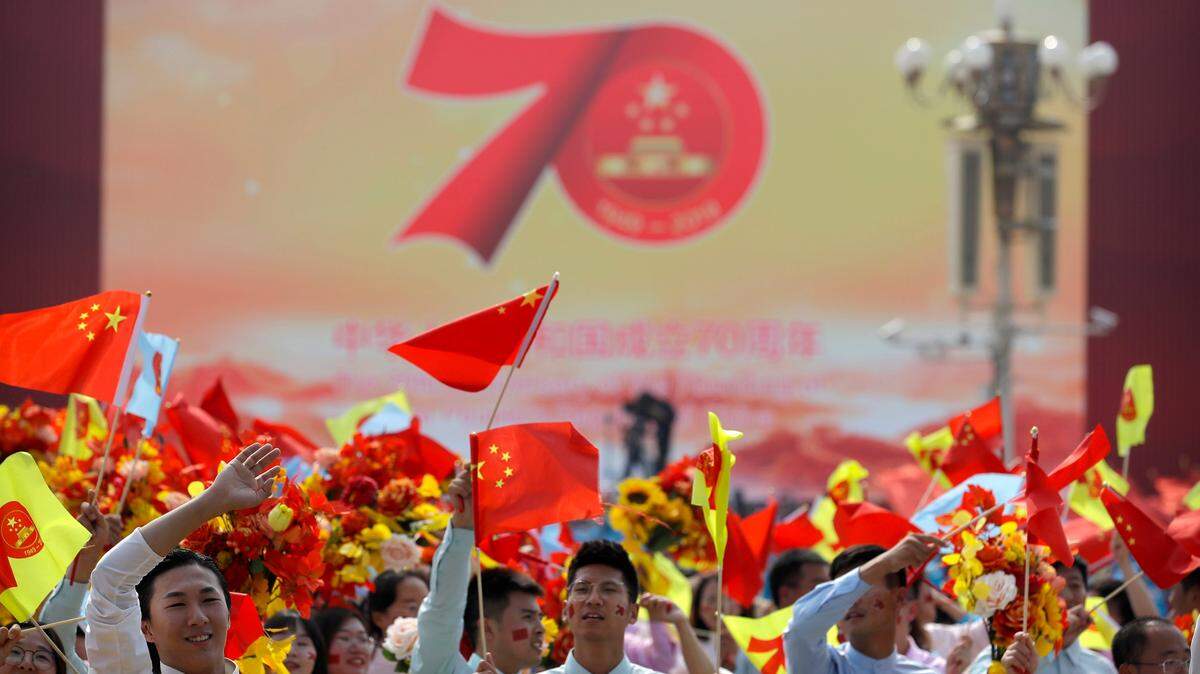 Un desfile conmemora el 70 aniversario de la fundación del Partido Comunista de China, el martes 1ro. de octubre de 2019 en Pekín.