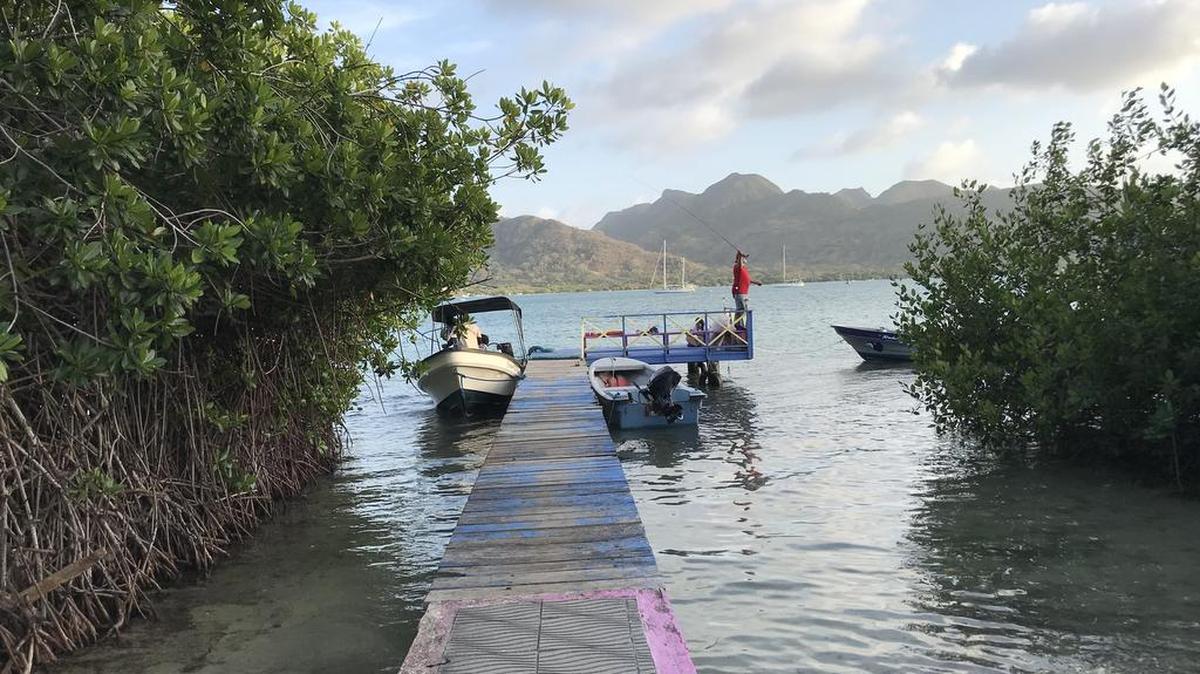 El Archipiélago de San Andrés, Providencia y Santa Catalina es un popular destino turístico en Colombia, en donde el gobierno ha hecho grandes esfuerzos por preservar el medioambiente. La foto fue tomada en Santa Catalina, y Providencia se ve en el fondo.