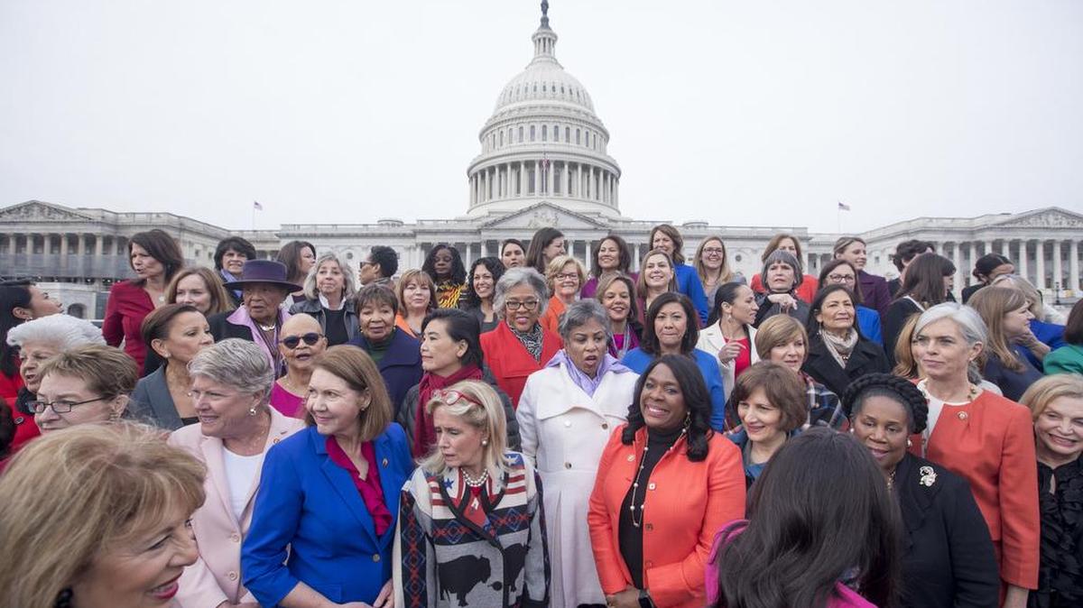 El 2018 fue el año de la mujer en Estados Unidos: un tercio de los candidatos demócratas a las elecciones fueron mujeres, entre estas las aquí fotografiadas el 4 de enero de 2019 en Washington.