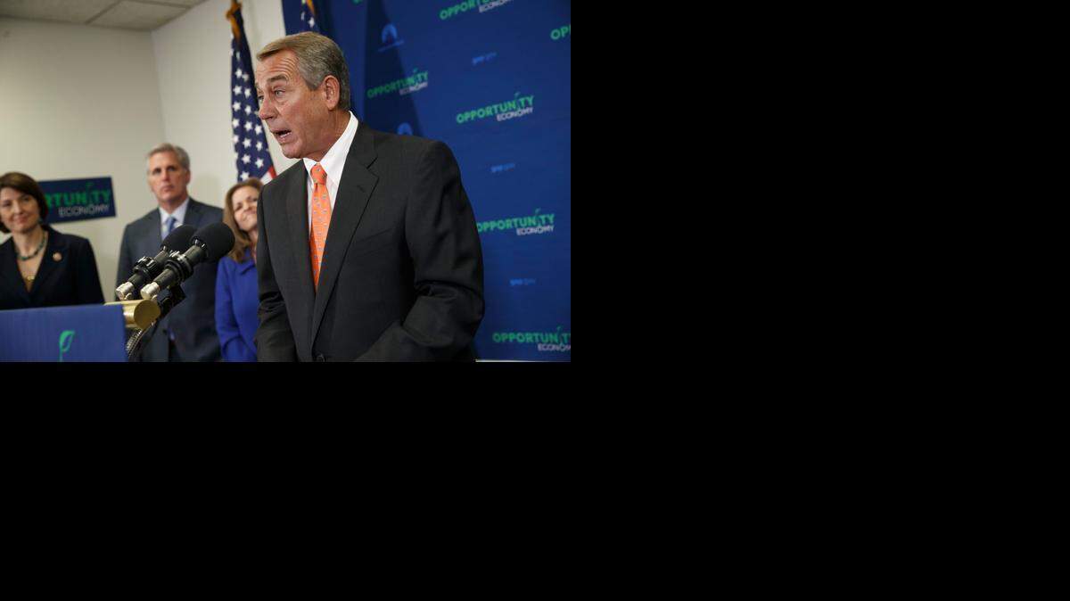 
El presidente de la Cámara de Representantes, John Boehner, dijo que los demócratas del Senado deberían aprobar una medida para costear al Departamento de Seguridad Interna y restringir las órdenes del presidente Obama sobre inmigración.
