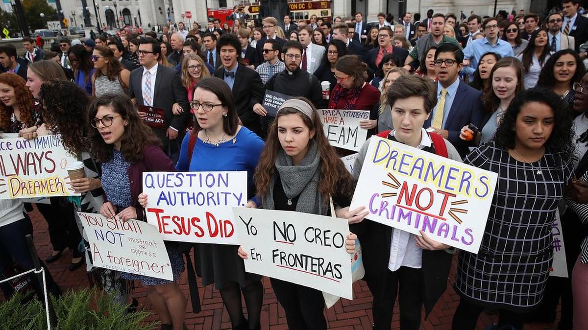 Estudiantes y graduados de escuelas jesuitas se concentran en Washington el 6 de noviembre para exigir una reforma migratoria y la aprobación de la ley que protege a los Dreamers.